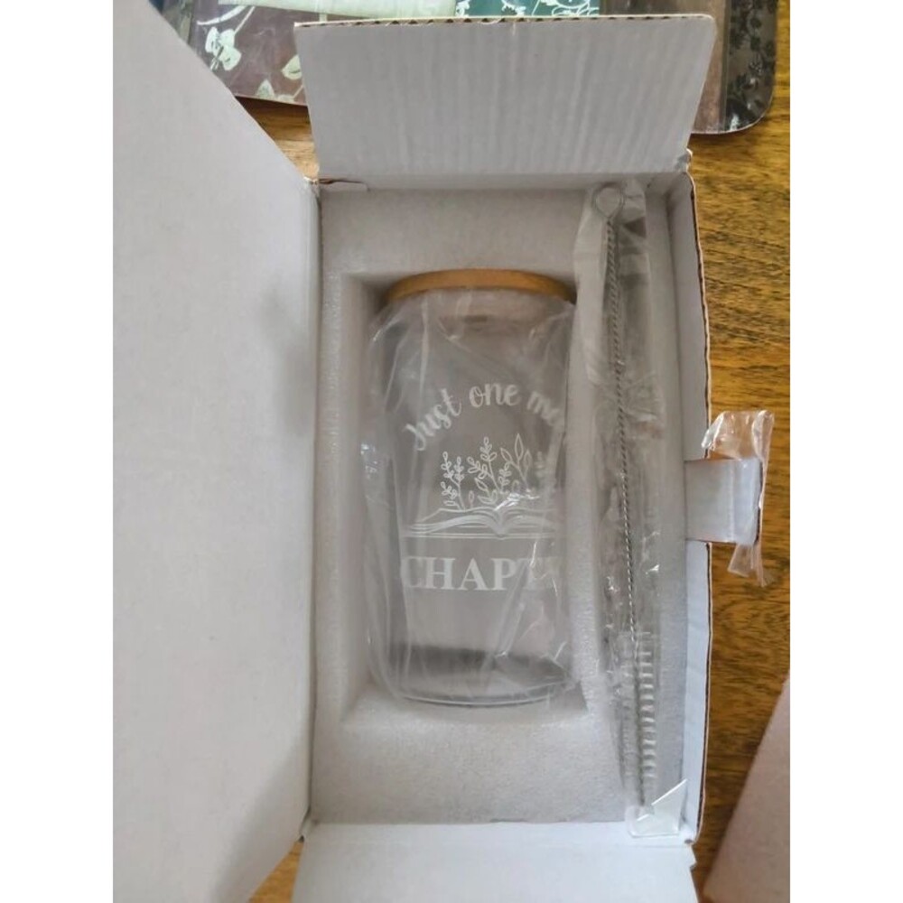 vaso de vidrio en forma de lata